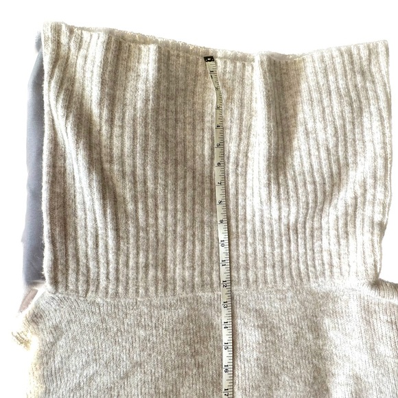 Crop Beige Knit Sweater - Picture 3 of 5